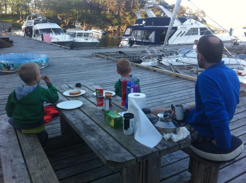 Kveldsmat på brygga