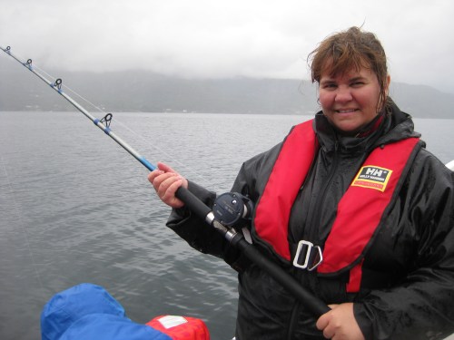 Prøver å få makrell til teinene