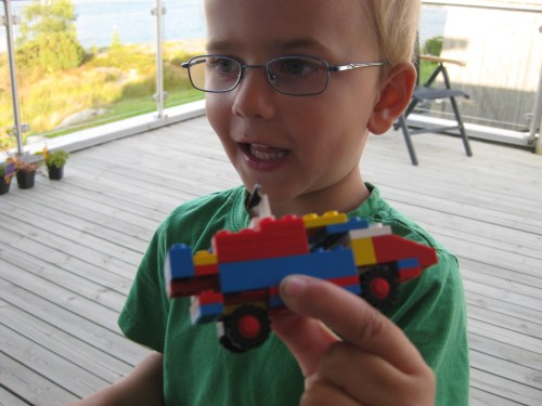 Lillebror har laget bil!